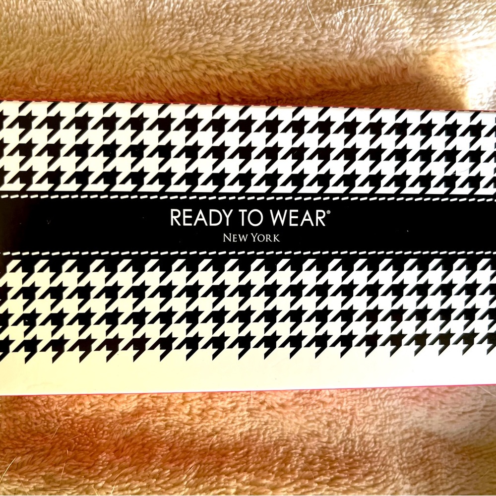 *NEW!* Ready to Wear New York Ultimate Couture Compact & Deluxe Face Brush
